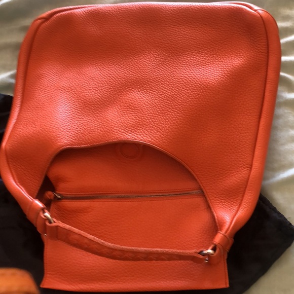 $2400 BOTTEGA VENETA CAMPANA Leather Hobo Bag - Picture 6 of 7